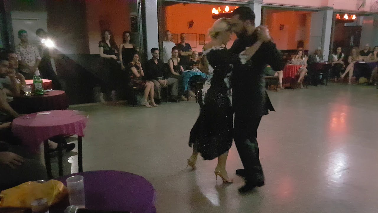 Video thumbnail for ALEJANDRA MANTIÑAN y LEANDRO GOMEZ en Viva La Pepa Milonga 2019 (1/4)