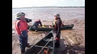 preview picture of video 'Canoes on the Petitcodiac River - Putting in at Pré-d'en-haut'