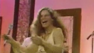 CAROLE KING - I Feel The Earth Move (Live)