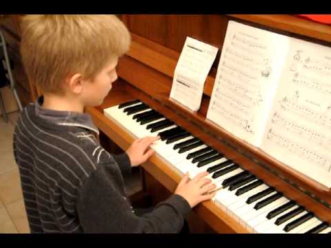 MUITIES - Dre speelt piano (na 4 lessen)