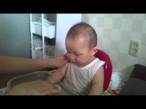 첫이유식먹는지한