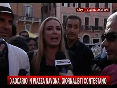 Patrizia D'Addario contestata al No Bavaglio Day (1/07/2010)