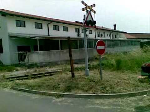 passaggio a livello   di salcano incostudito