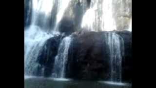 preview picture of video 'Pulando da cachoeira!'