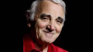 Kadr z teledysku Ô toi! La vie tekst piosenki Charles Aznavour