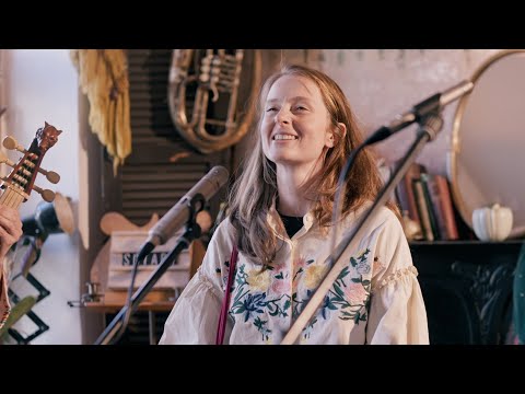 SUTARI // KSIĘŻYC // między miastami