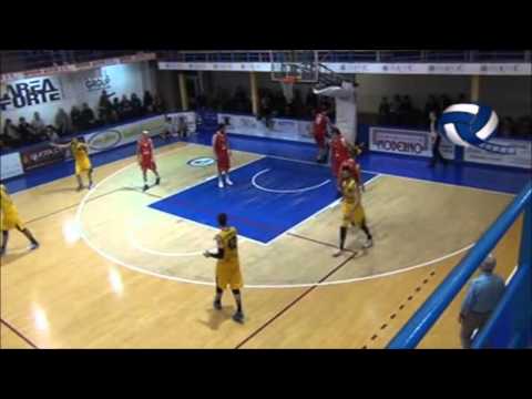 Simone Gatti con la schiacciata in transizione!