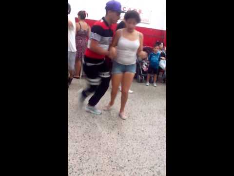 Gabriel y ayelen practicando un poquiti