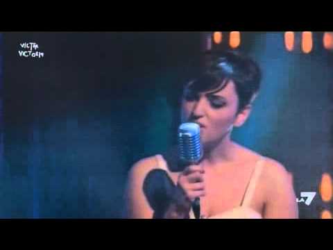 VICTOR VICTORIA - Arisa reinterpreta 'Jungle life' di Baltimora