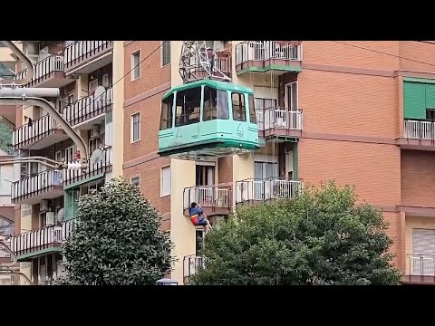 Sehen: Rettung von Überlebenden nach Absturz einer italienischen Seilbahn