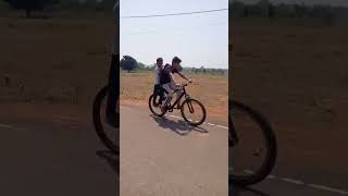 Dosto ke saath ghumne gaya tha