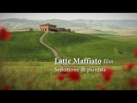 Latte Maffiato burlesque short film -  Seduzione di pianista (A zongorista csábítása)