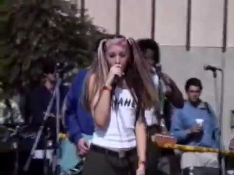 Someone Dug Up A No Doubt Performance From 1994 And It's A Blast From The Past