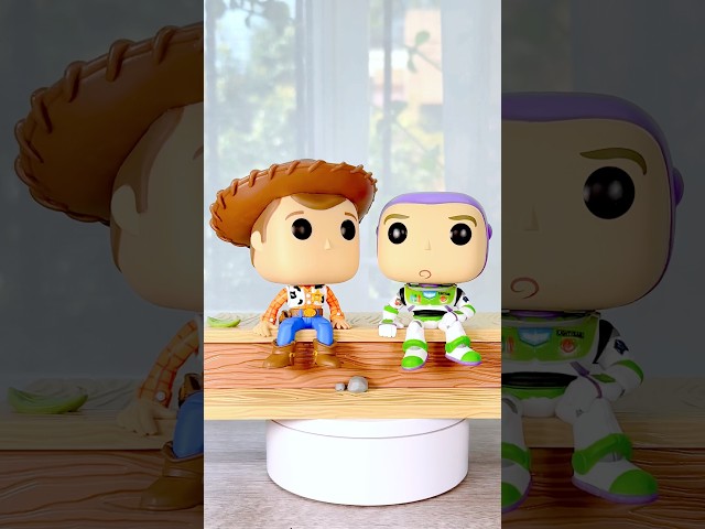 Vídeo relacionado con Disney Pixar Toy Story Buzz and Woody Pocket Graphic Camiseta Camiseta