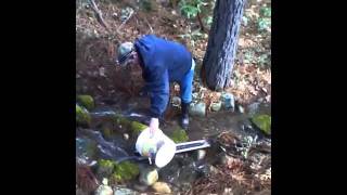 preview picture of video 'GOLD PROSPECTING IN SOUTHERN OREGON 11  SOUTHERN OREGON SLUICE  FOR EASY GOLD RECOVERY'