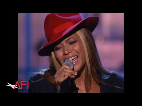 Beyoncé performs "New York, New York"