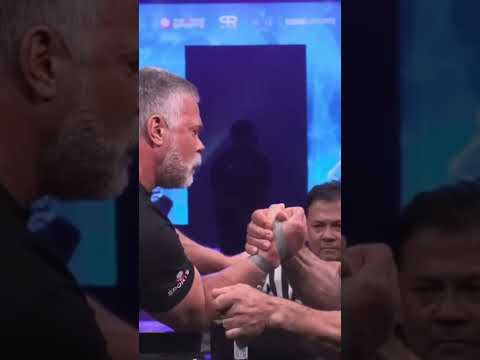 FIGHT John vs Dennis. #johnbrzenk #denniscyplenkov #armfight #armwrestling #armfighting  #kott