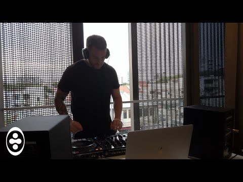 Simon Patterson playing live in China 2020