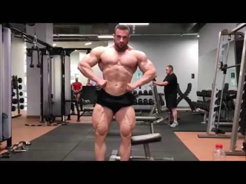 Alexey Kuznetsov gym posing