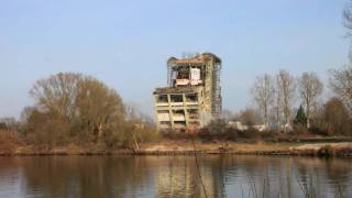 preview picture of video 'Sprengung des Kesselhauses vom RWE-Kraftwerk in Karlstein, Diashow'