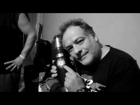 Rojo Tres / Llenos de nada