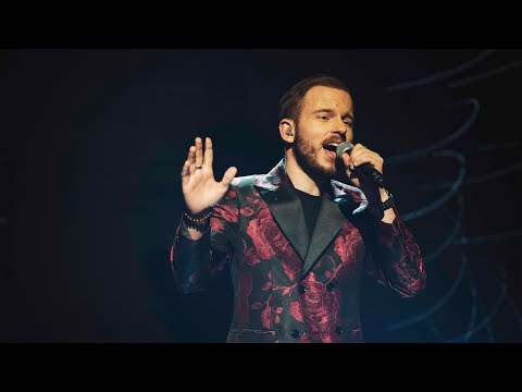 Kevin Klein sjunger Love me like you do i Idol 2017 -  Idol Sverige (TV4)