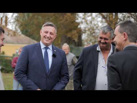 Magyargencs iskolakert-avató Boros Tamás polgármester úrral