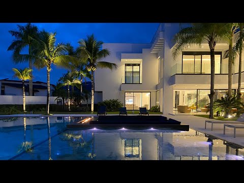 WONDERFUL MANSION IN GUARUJÁ - JARDIM ACAPULCO