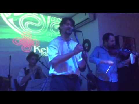 Keltoiband en el pub 35mm - P Stand for Paddy