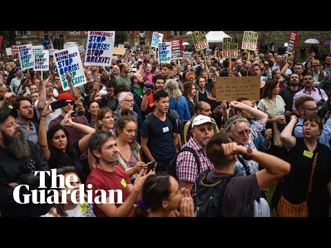 '停止政變'：鮑里斯-約翰遜暫停議會的全國性抗議活動。 ('Stop the coup': nationwide protests as Boris Johnson suspends parliament)
