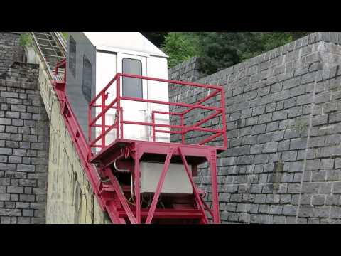 Standseilbahn 6614.01 Brissago Kraftwerk Verbano - der Wagen kommt - Funicolare