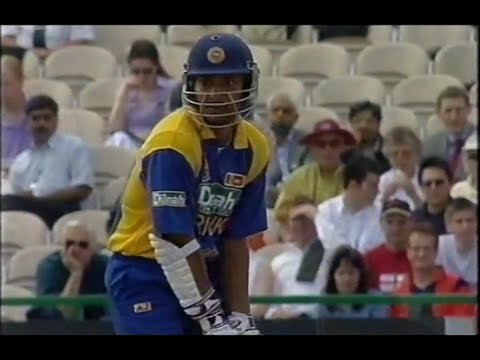 ENGLAND v SRI LANKA NATWEST SERIES ODI #7 OLD TRAFFORD JULY 7 2002 KUMAR SANGAKKARA MICHAEL VAUGHAN