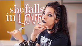 Download lagu ASMR Goth Girl in the back of the class falls in L... mp3