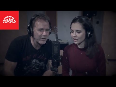 Jakub Smolík a Hedvika Tůmová - Zas Vánoce jsou (Oficiální video)