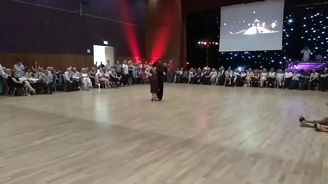 Barbara Ferreyra y Exequiel Relmuan-Milonga "Reliquias Porteñas" Orq.Canaro