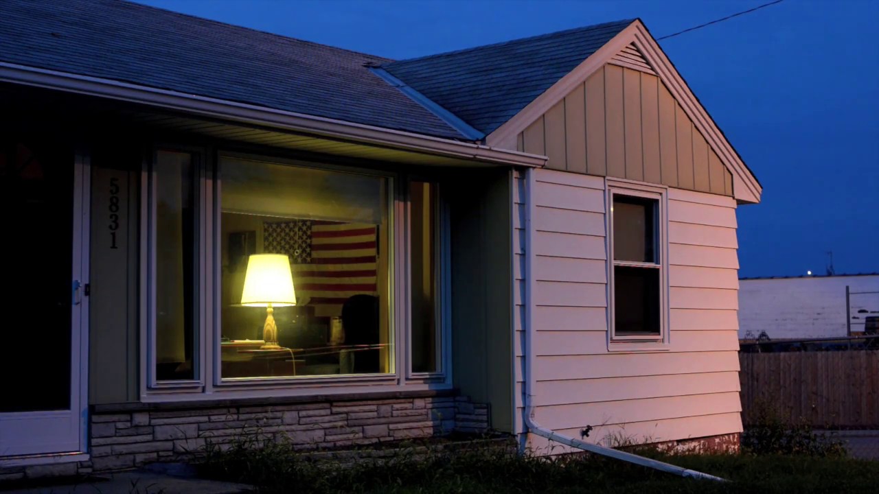 Alec Soth – Summer Nights at the Dollar Tree