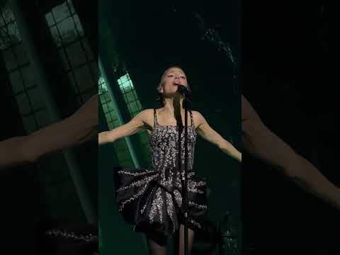 Ariana Grande performing hate that i made you love me at London (Night 10)!