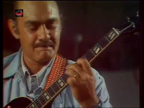 1976 Joe Pass - solo guitar on 'Joe's Blues' (Live video)