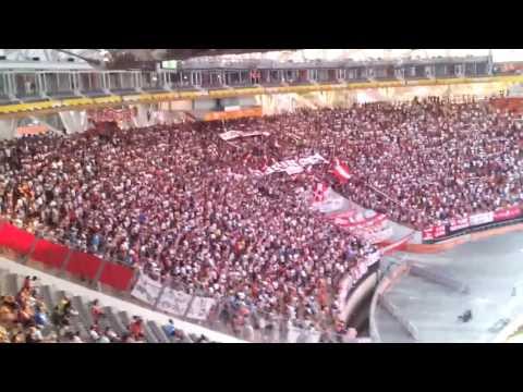 "Somos ESTUDIANTES DE LA PLATA !!!" Barra: Los Leales • Club: Estudiantes de La Plata