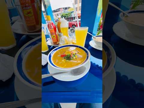 ¡AQUÍ encuentras el MEJOR ENCEBOLLADO del ECUADOR! 🇪🇨 #short #comida #gastronomia #LaManá #Ecuador