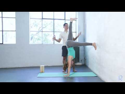 Parada de manos con pared