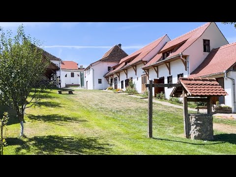 Case tradiționale săsești la Veseud, loc de vacanță ca la bunici cu familia