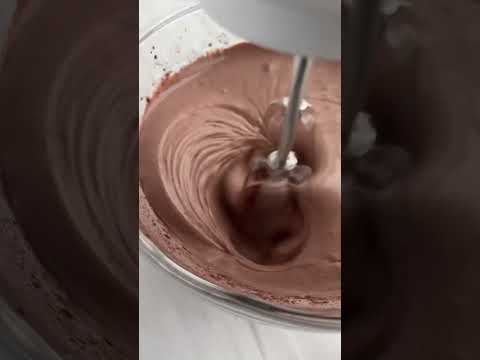 Chocolate whipped cream frosting! #frosting #chocolate #whippedcream