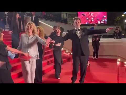 Nanni Moretti e il cast ballano sulle note di Battiato, al Festival di Cannes,