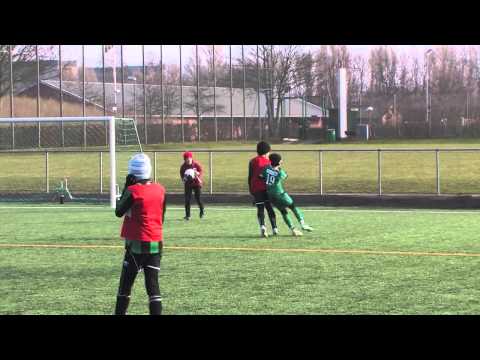 Axel stoppar BK Olympic spelare