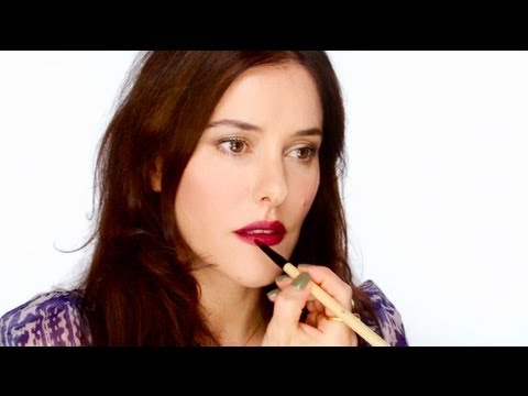 How To Wear Dark Lipstick - And Look Good!