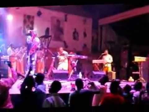 FEMI AND SEUN KUTI FEATURING JEFFRY DANIELS IN AFRO MOONWALKING