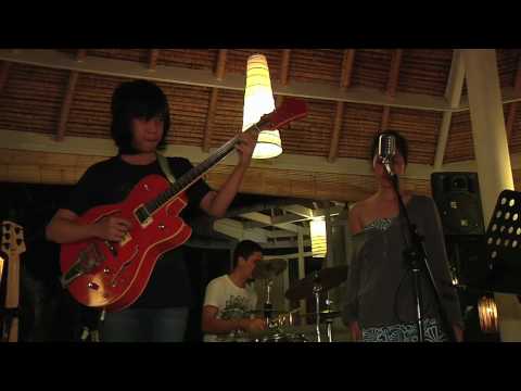 Mian Tiara-Disapih live at the Art Cafe.mov