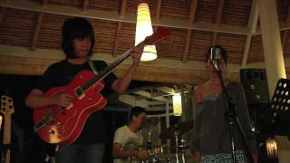 Mian Tiara-Disapih live at the Art Cafe.mov