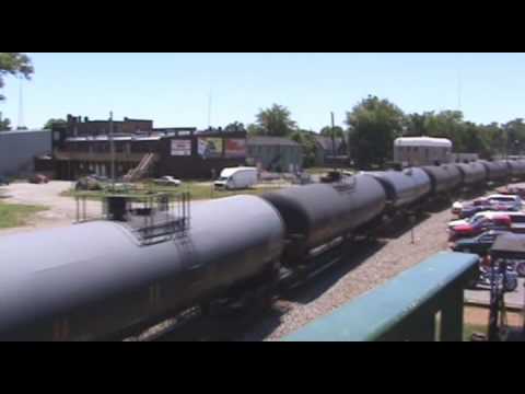 BNSF # 5087 # 5286 NS # 8915 ( mixed freight )